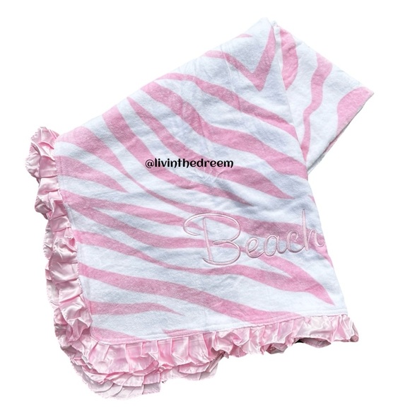 BT09 NWT Beach Bunny Pink And White Tiger Towel - Picture 5 of 7